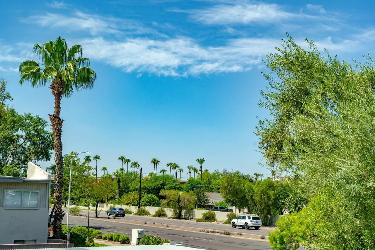 Desert Paradise In Arcadia ~ Pool, Hot Tub, Views! Phoenix Apartament